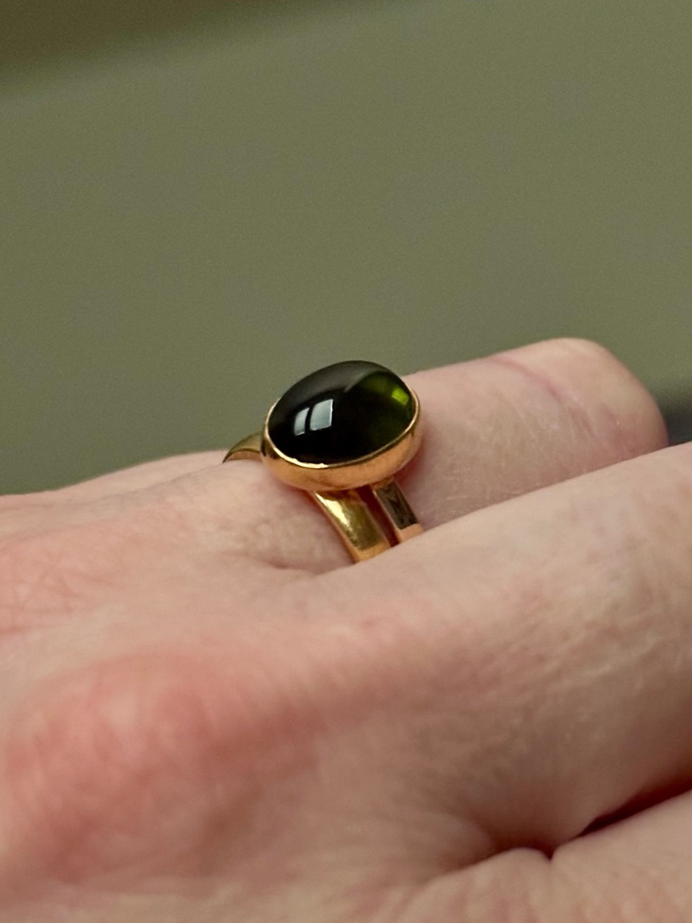 22k Gold Bezel Set Green Tourmaline on a 14k Gold Band Ring Size 5.75 Estate - Picture 9 of 11